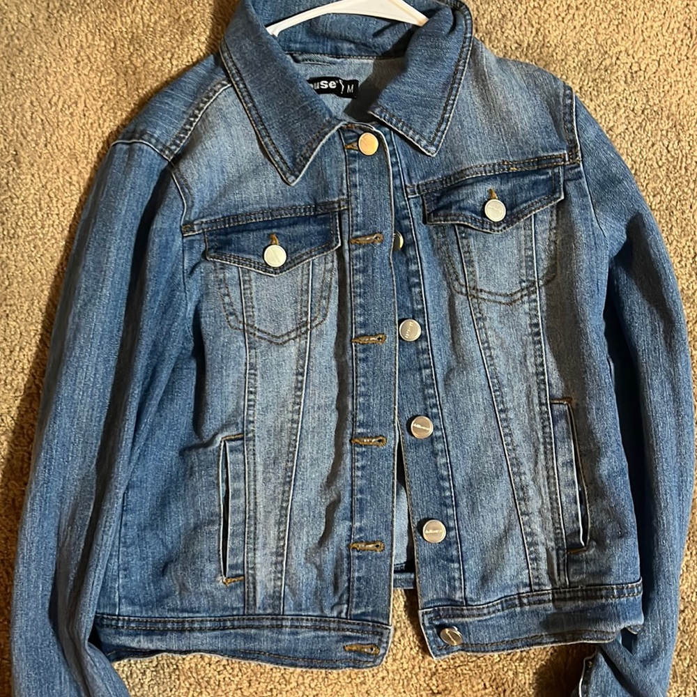 DollHouse Size medium Cropped jean jacket. Blue